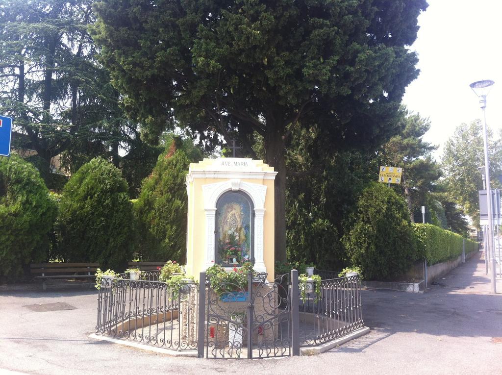 Appartamenti Massimiliano 페스키에라델가르다 외부 사진